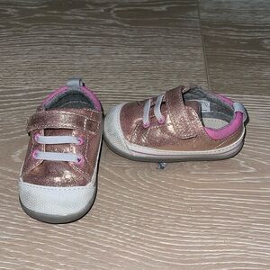 See Kai Run Stevie II Sneaker Baby Walker Size 5 Rose Shimmer